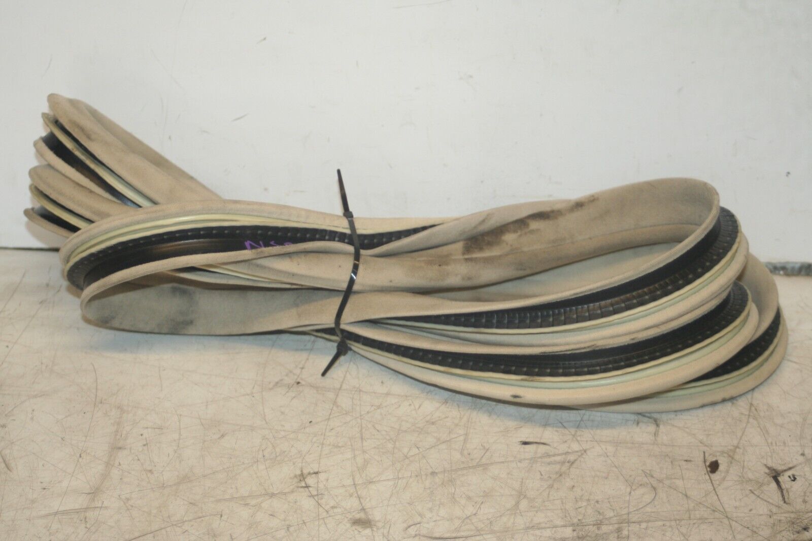 2005 MERCEDES S CLASS W220. PASSENGER SIDE REAR DOOR RUBBER SEAL