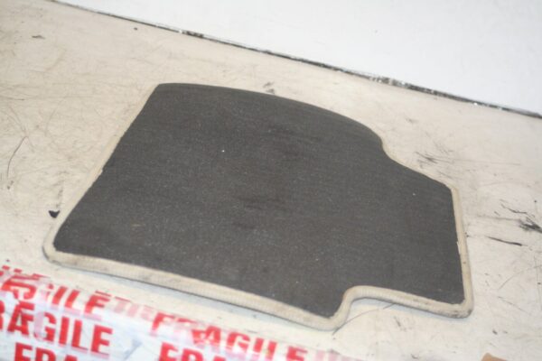 2005 MERCEDES S CLASS W220. FLOOR MAT REAR - Image 2