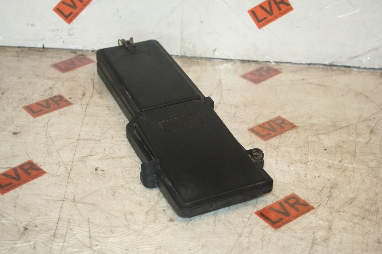 1989 MERCEDES 300E W124. FUSE BOX BOARD COVER LID