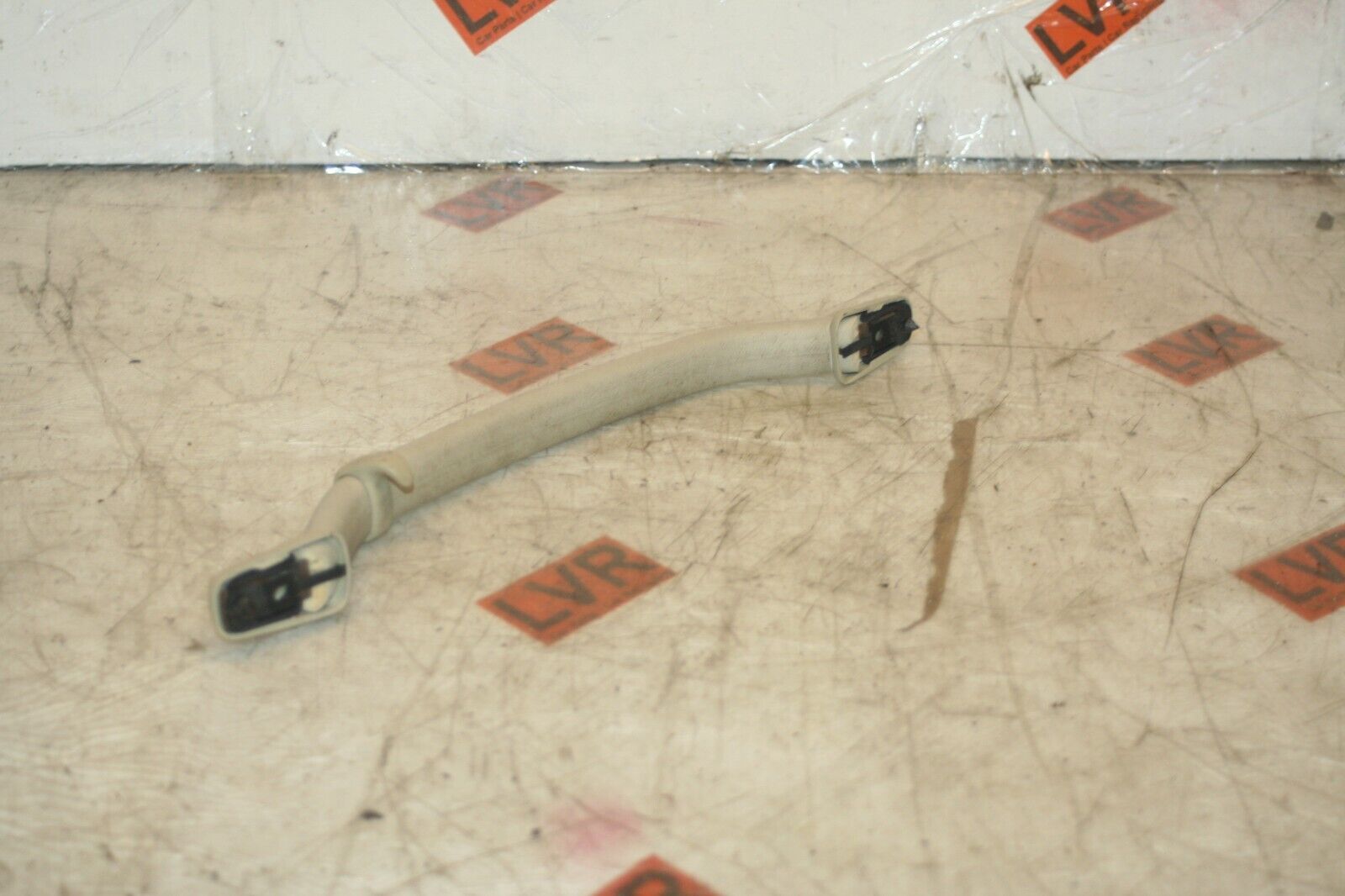 1989 MERCEDES 300E W124. GRAB HANDLE - Image 2