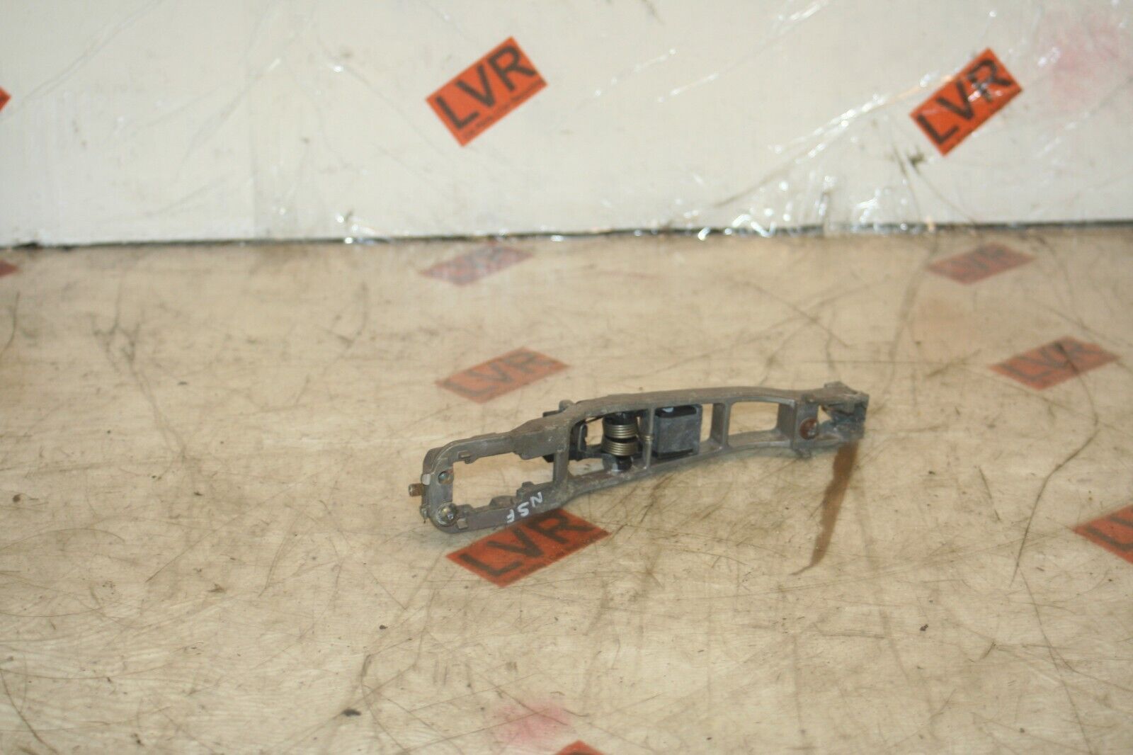 1989 MERCEDES 300E W124. DOOR HANDLE BRACKET PASSENGER SIDE FRONT