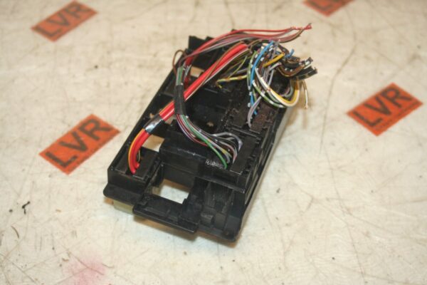 1989 MERCEDES 300E W124. RELAY BOX WITH RELAYS - Image 2