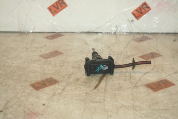 1989 MERCEDES 300E W124. DRIVER SIDE REAR DOOR LOCK VACUUM ACTUATOR MOTOR