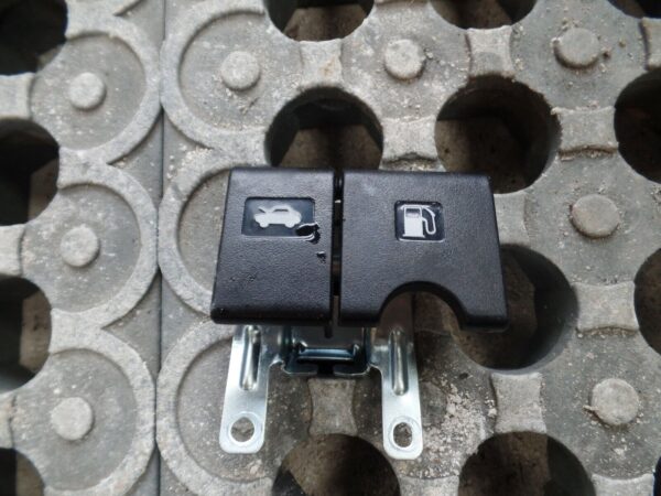 MK2 Nissan Note 2015 - Fuel Cap / Bonnet Release Lever