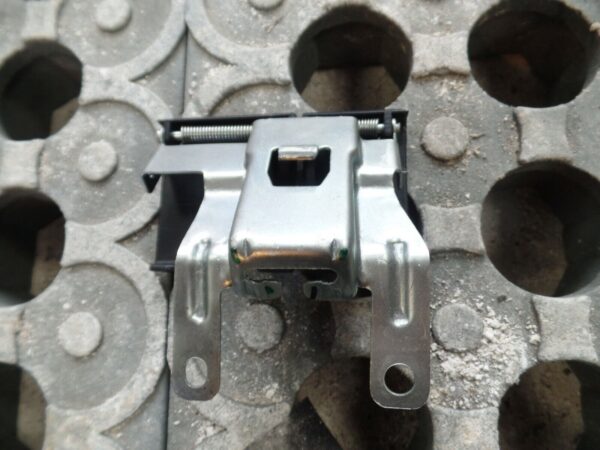 MK2 Nissan Note 2015 - Fuel Cap / Bonnet Release Lever - Image 2