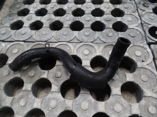 2010 HYUNDAI SANTA FE 2.2 DIESEL AUTOMATIC.  COOLANT PIPE.