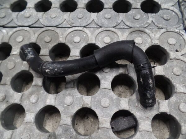 2010 HYUNDAI SANTA FE 2.2 DIESEL AUTOMATIC.  COOLANT PIPE. - Image 2