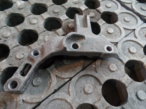 MK2 Nissan Note 2015 1.2 Engine Mount Bracket