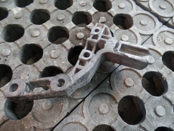 MK2 Nissan Note 2015 1.2 Engine Mount Bracket - Image 2