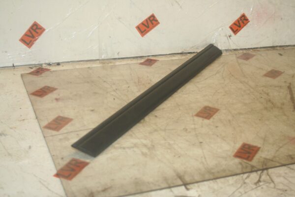 1989 MERCEDES 300E W124. DRIVER SIDE REAR DOOR TRIM