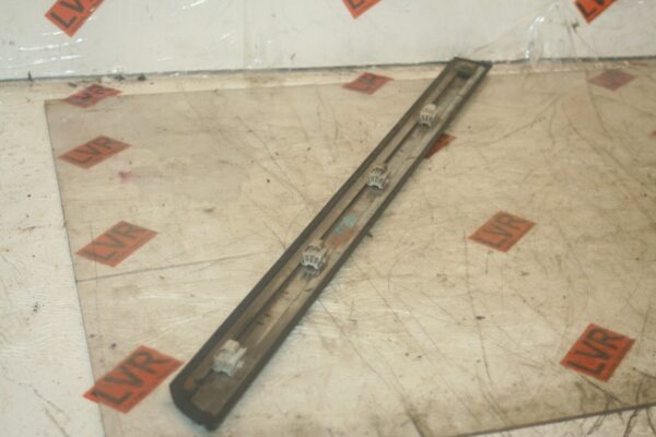 1989 MERCEDES 300E W124. DRIVER SIDE REAR DOOR TRIM - Image 2