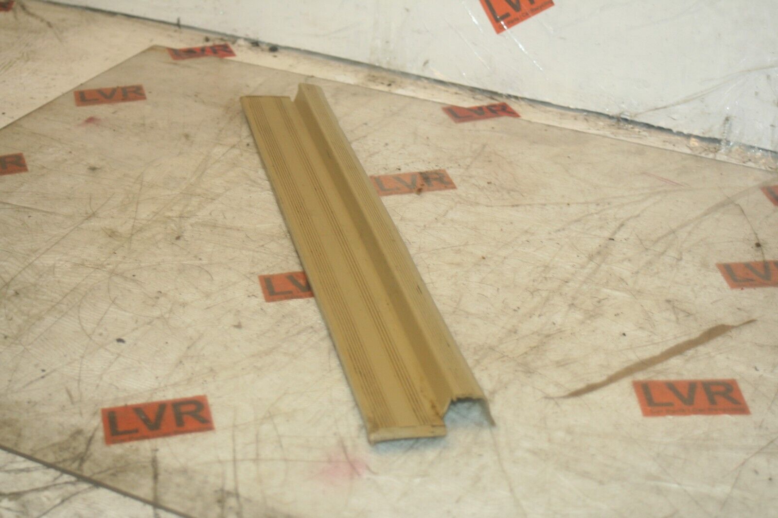 1989 MERCEDES 300E W124. PASSENGER SIDE REAR DOOR TRIM FLOOR SILL