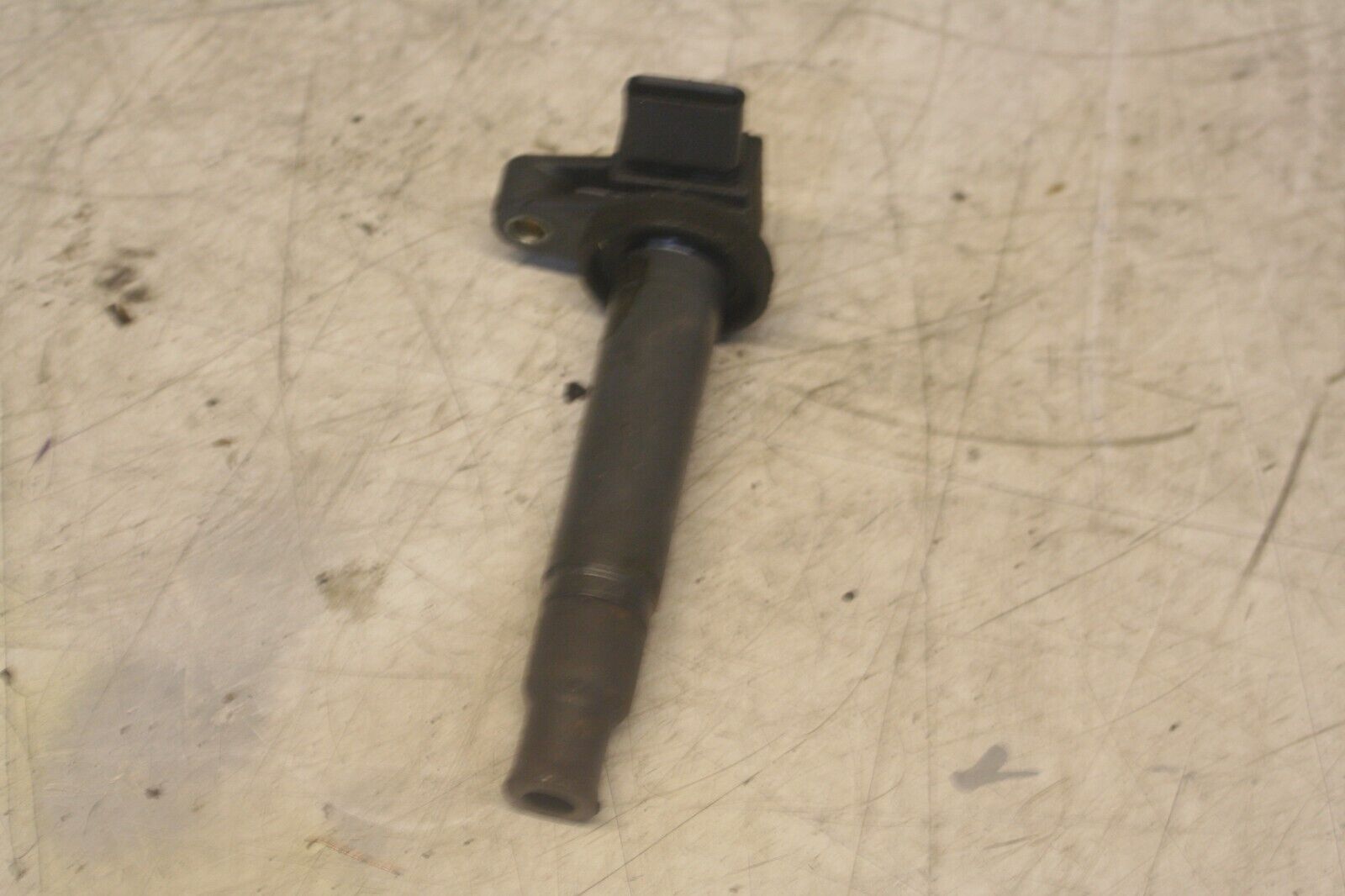 2004 LEXUS IS200. IGNITION COIL 6 AVAILABLE