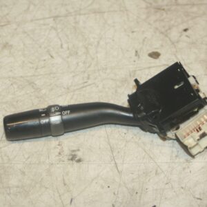 2004 LEXUS IS200. HEADLIGHT INDICATOR STALK