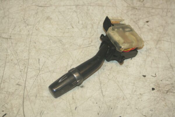 2004 LEXUS IS200. HEADLIGHT INDICATOR STALK - Image 2