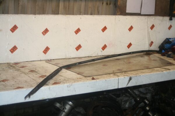 1989 MERCEDES 300E W124. PASSENGER SIDE ROOF GUTTER TRIM