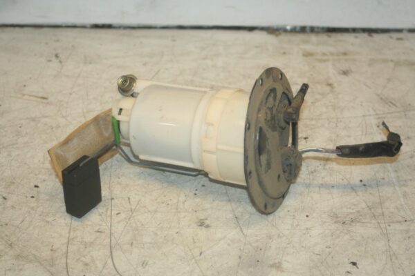 2004 LEXUS IS200. FUEL PUMP IN TANK - Image 2