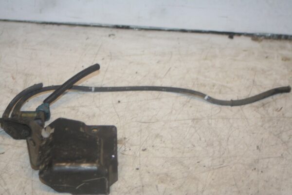 2004 LEXUS IS200. 25860-70030 SOLENOID VACUUM VALVE - Image 2