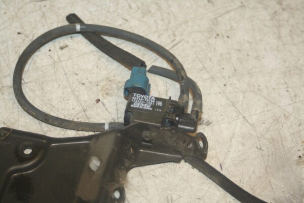 2004 LEXUS IS200. 25860-70030 SOLENOID VACUUM VALVE - Image 4