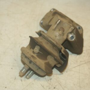 2004 LEXUS IS200. ENGINE MOUNT