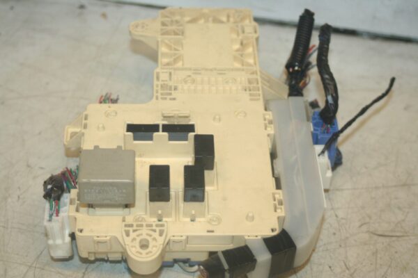 2004 LEXUS IS200. FUSE BOX BOARD - Image 2