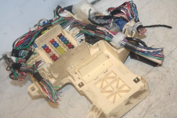 2004 LEXUS IS200. FUSE BOX BOARD - Image 6