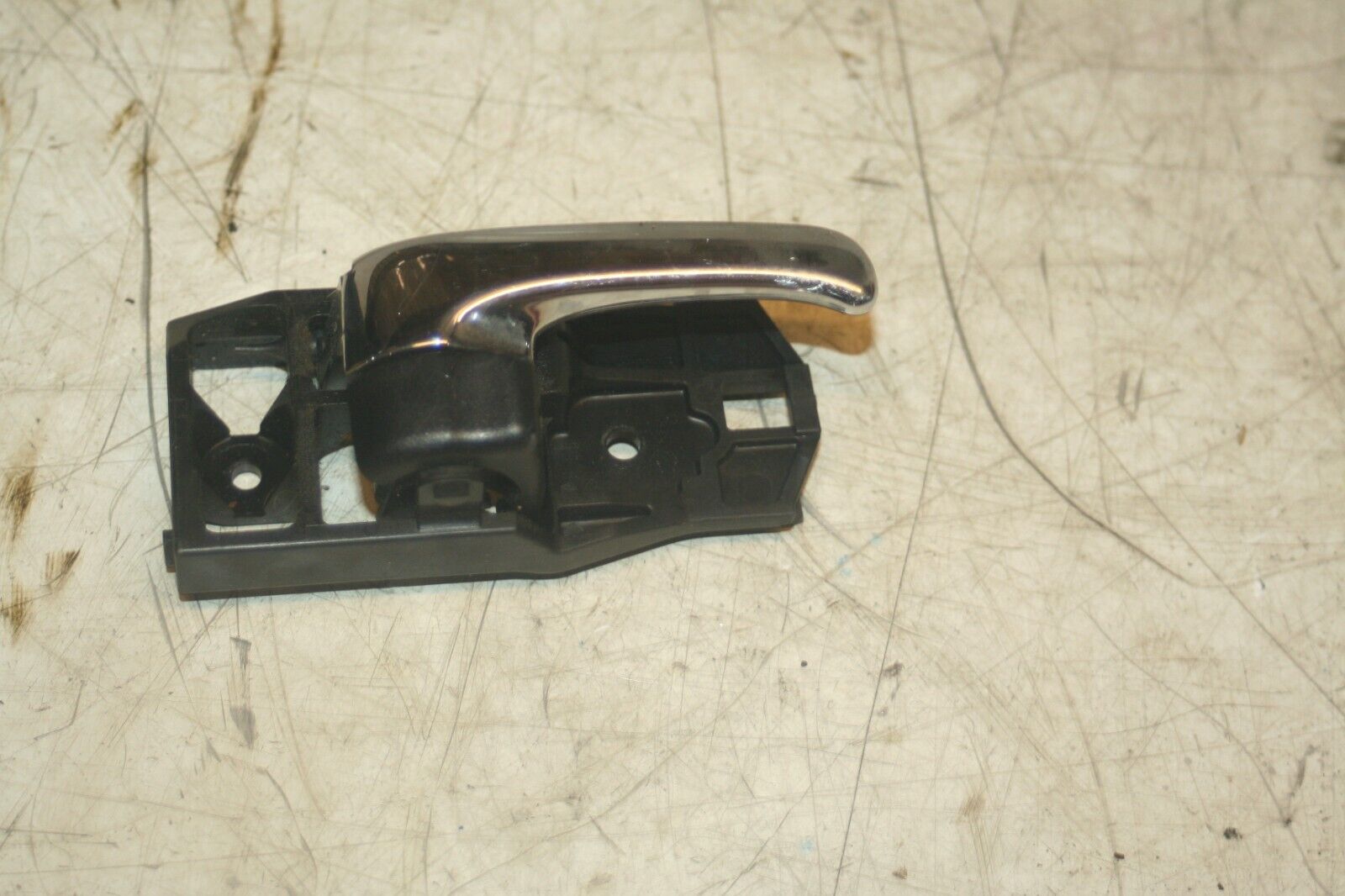 2004 LEXUS IS200. DRIVER SIDE INNER DOOR HANDLE