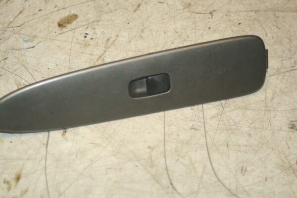 2004 LEXUS IS200. WINDOW SWITCH