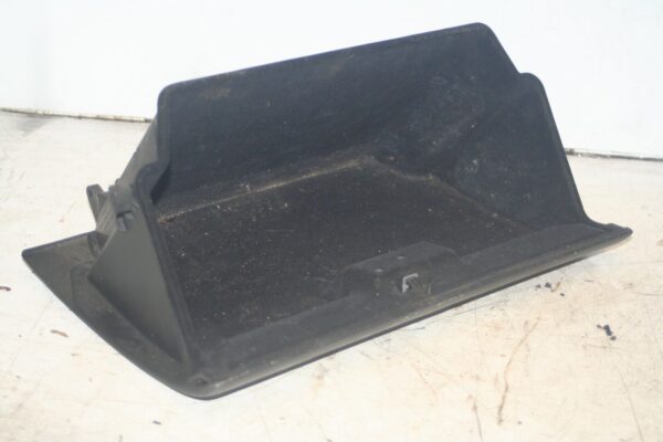 2004 LEXUS IS200. GLOVE BOX LID - Image 4