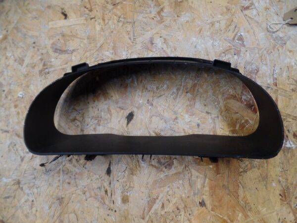 2010 MK2 Hyundai Santa Fe - Instrument Panel Surround / Clock Trim - Image 3