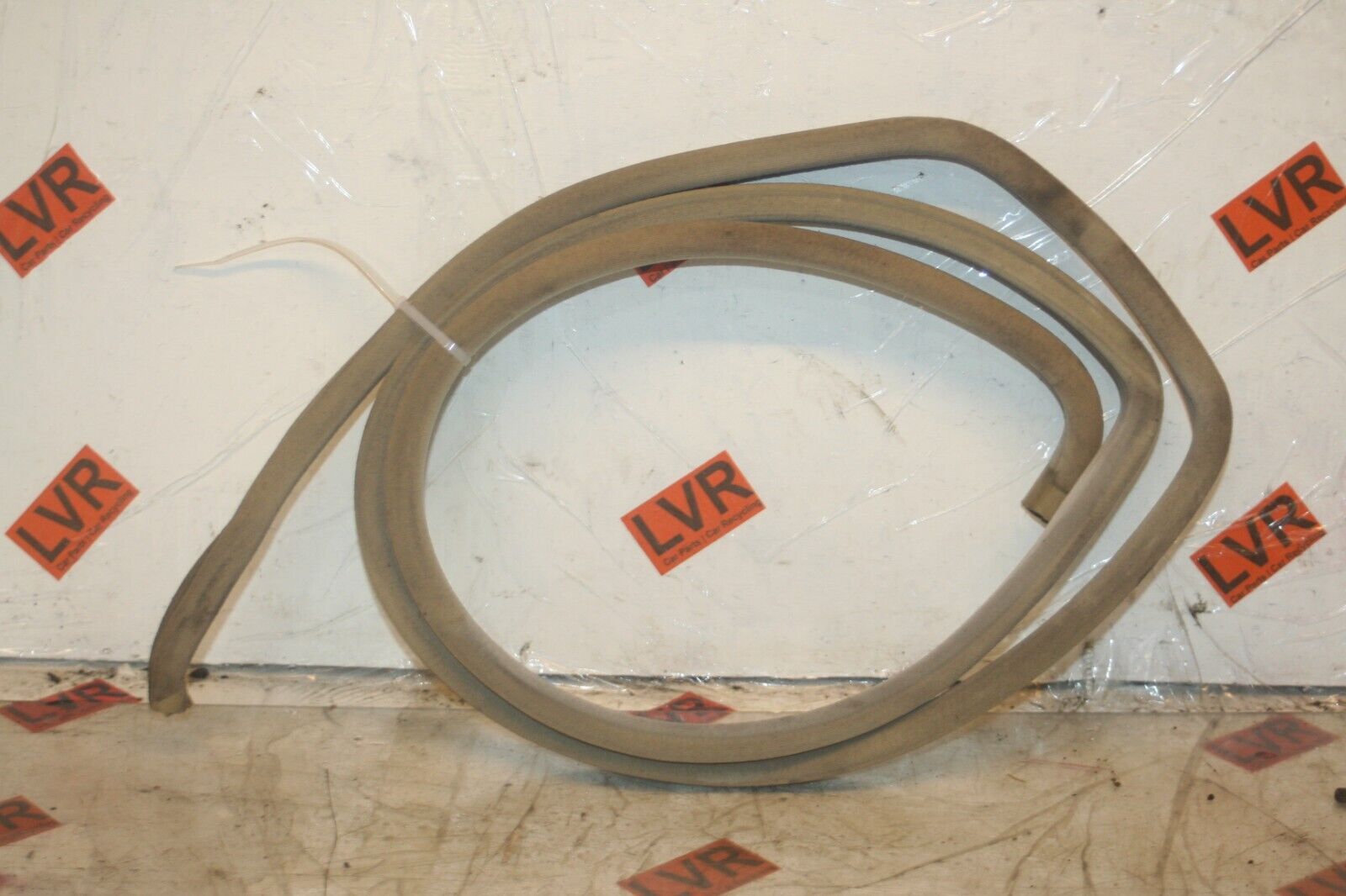 1989 MERCEDES 300E W124. DRIVER SIDE REAR DOOR RUBBER SEAL