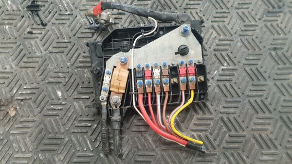 2013 Ford Focus 1.0 Petrol Ecoboost Positive Battery Terminal Fuse Box