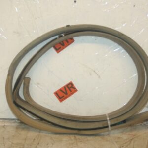1989 MERCEDES 300E W124. DRIVER SIDE FRONT DOOR RUBBER SEAL
