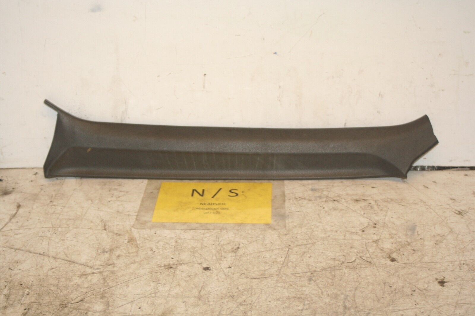 1994 MITSUBISHI PAJERO SHOGUN. PASSENGER SIDE TRIM