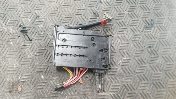 2013 Ford Focus 1.0 Petrol Ecoboost Positive Battery Terminal Fuse Box - Image 2