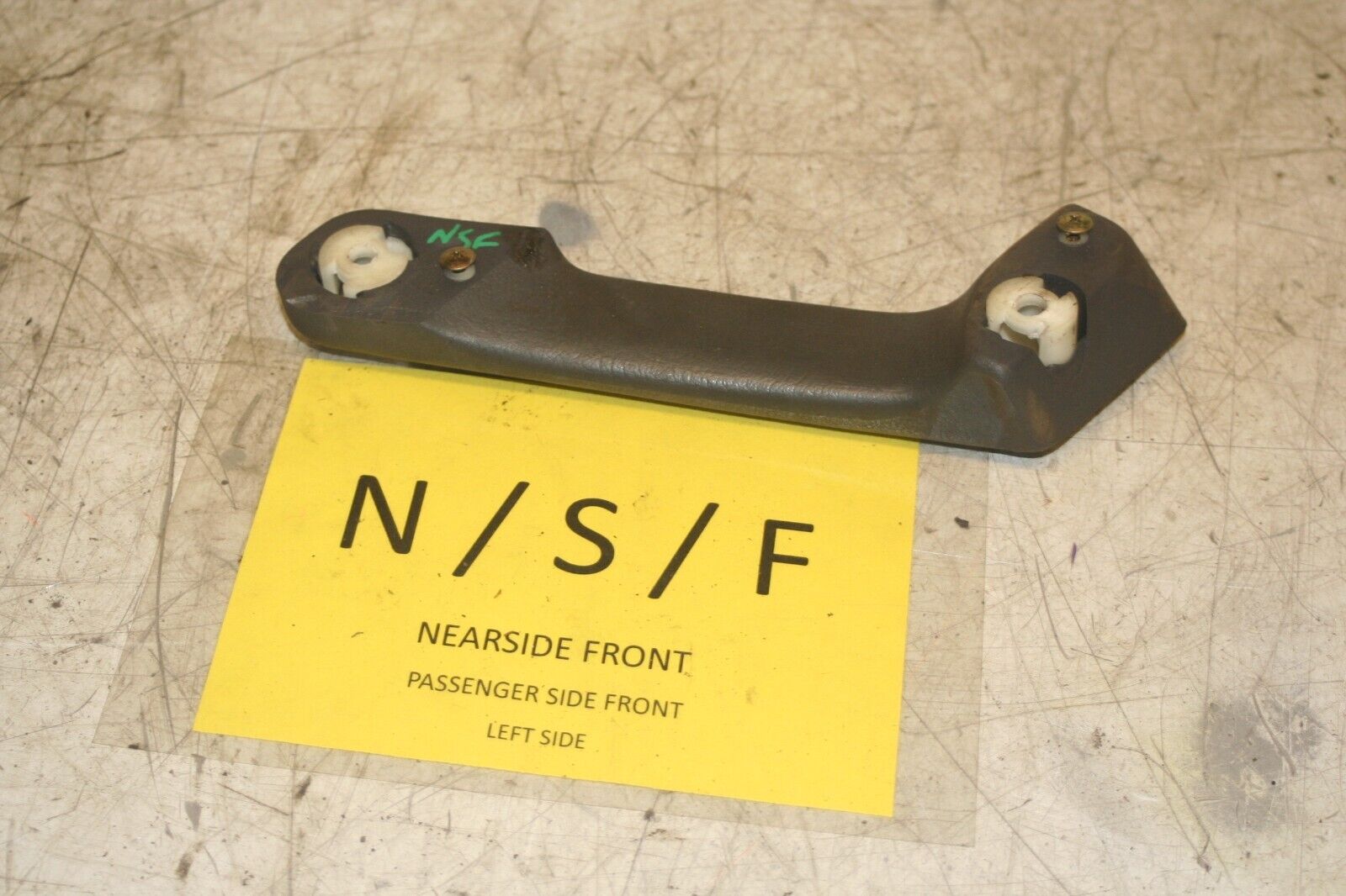 1994 MITSUBISHI PAJERO SHOGUN. PASSENGER SIDE FRONT DOOR HANDLE