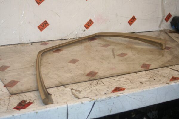 1989 MERCEDES 300E W124. DRIVER SIDE REAR DOOR UPPER TRIM - Image 2