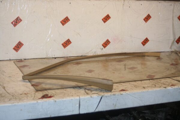1989 MERCEDES 300E W124. DRIVER SIDE FRONT DOOR UPPER TRIM
