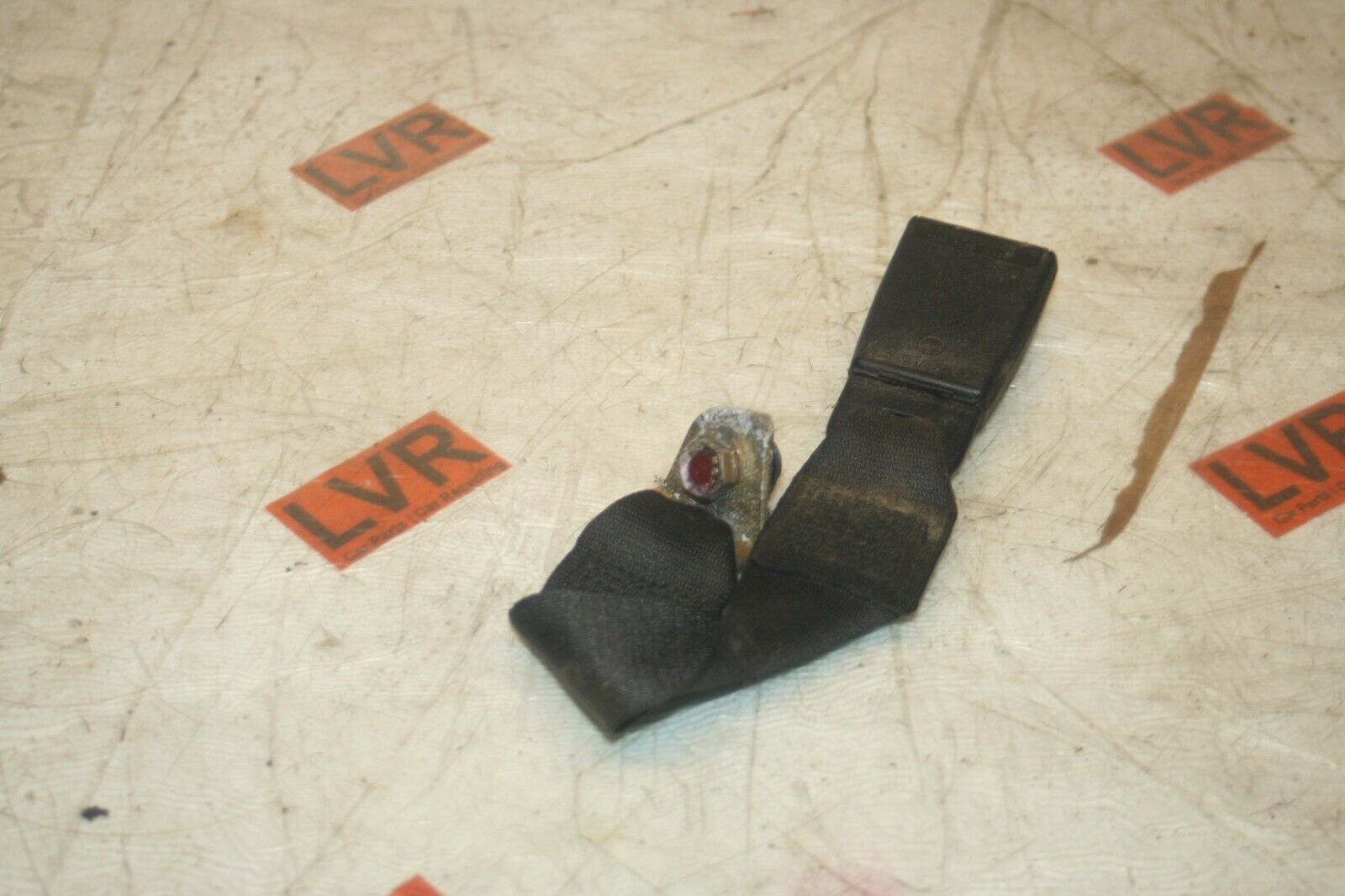 1989 MERCEDES 300E W124. SEAT BELT BUCKLE REAR