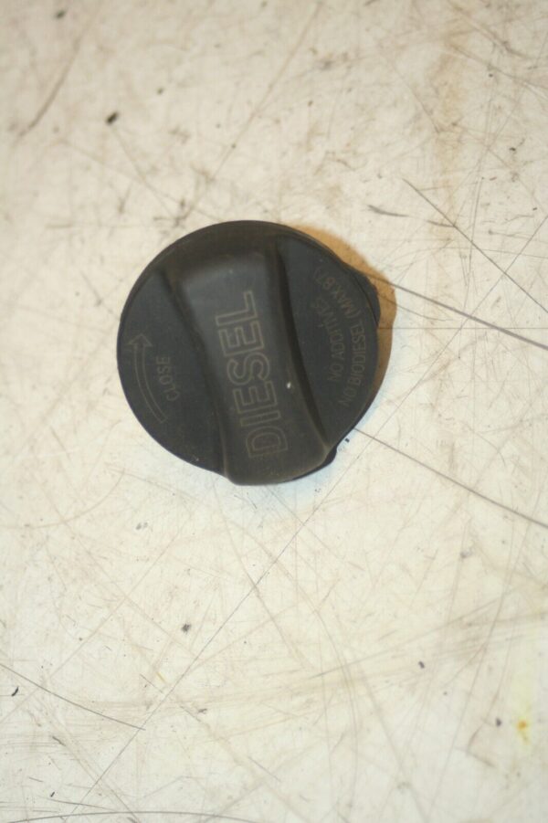 (95) 2010 BMW 1 SERIES E82. FUEL CAP - Image 2