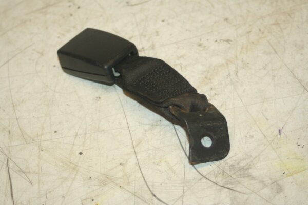 (95) 2010 BMW 1 SERIES E82. SEAT BELT BUCKLE CLIP - Image 2