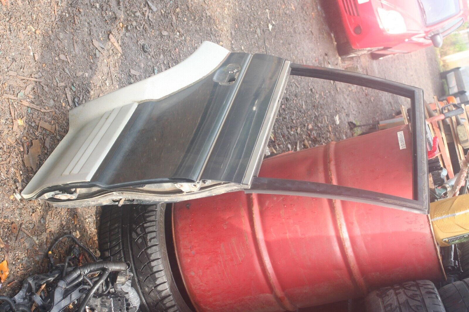 1994 MITSUBISHI PAJERO SHOGUN. DRIVER SIDE REAR DOOR SHELL BARE - Image 2