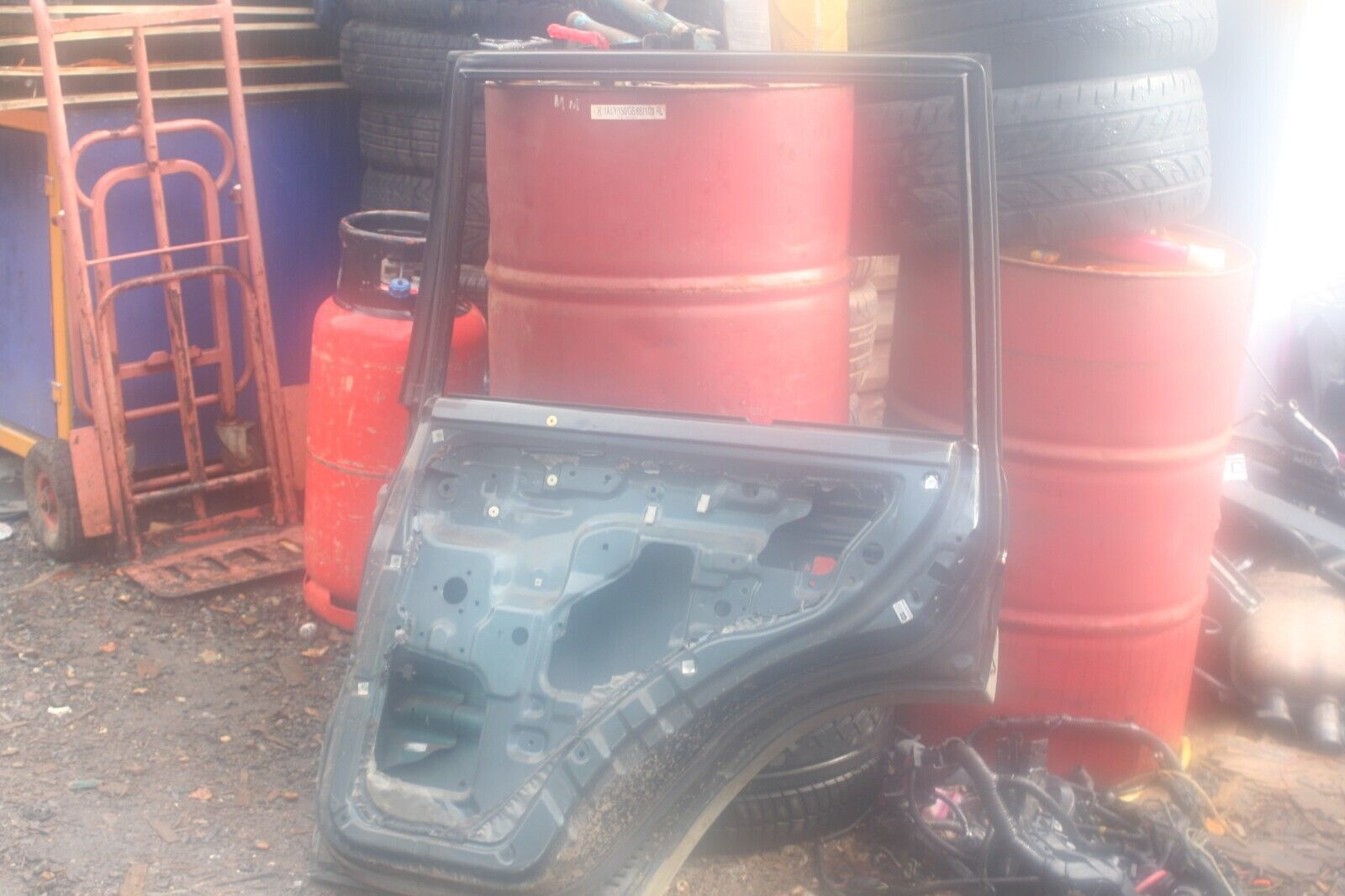1994 MITSUBISHI PAJERO SHOGUN. DRIVER SIDE REAR DOOR SHELL BARE - Image 3