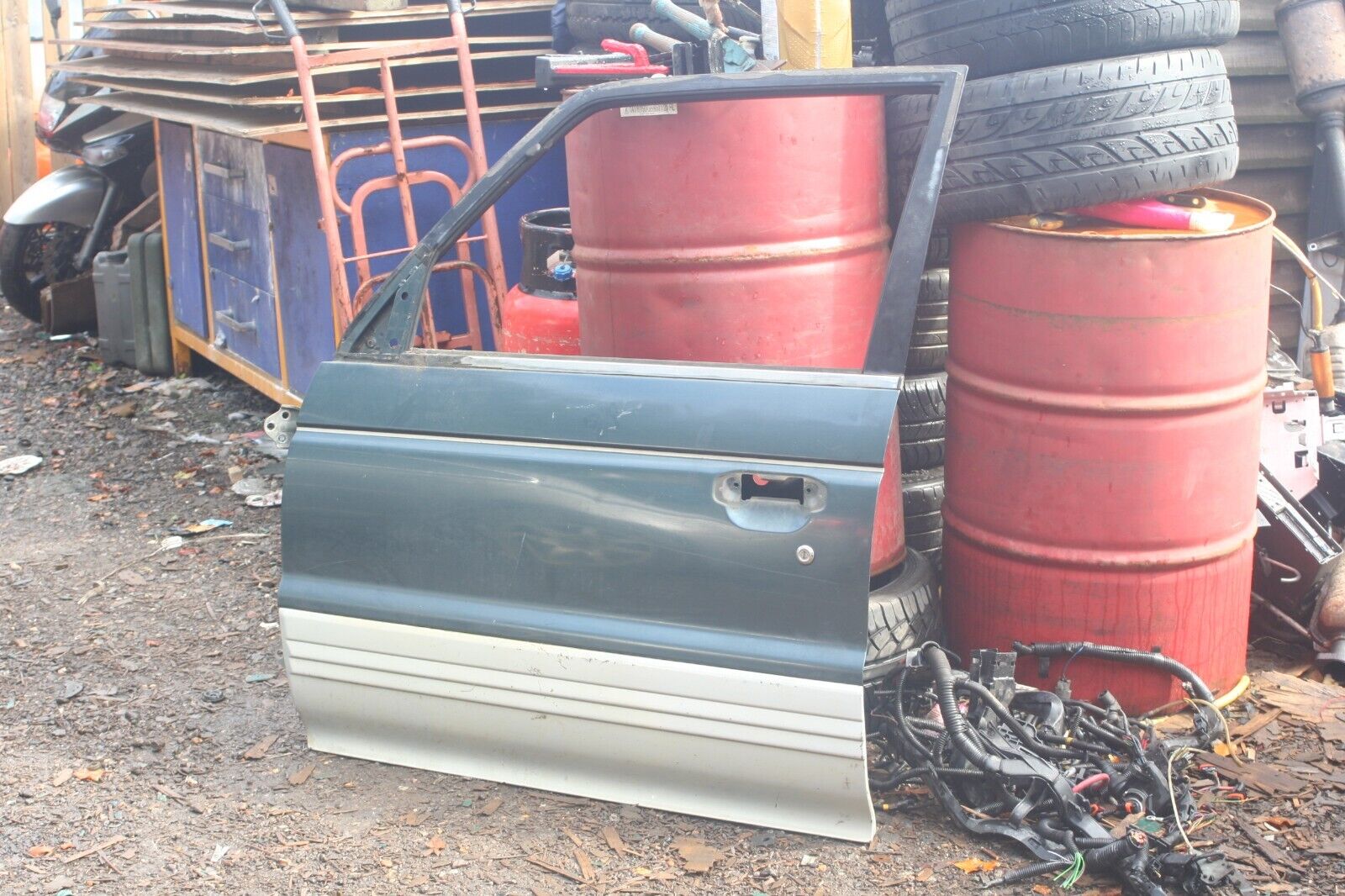 1994 MITSUBISHI PAJERO SHOGUN. PASSENGER SIDE FRONT DOOR SHELL BARE
