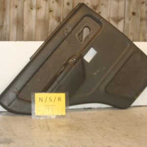 1994 MITSUBISHI PAJERO SHOGUN. PASSENGER SIDE REAR DOOR CARD