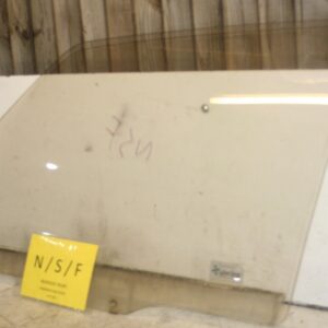 1994 MITSUBISHI PAJERO SHOGUN. PASSENGER SIDE FRONT WINDOW GLASS