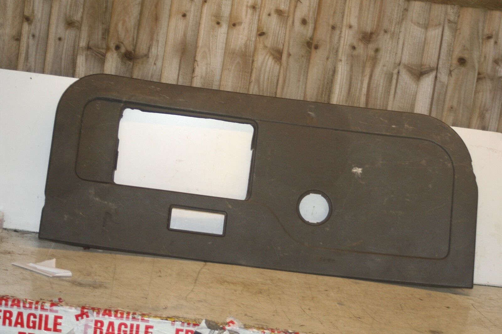 1994 MITSUBISHI PAJERO SHOGUN. BOOT TAILGATE COVER TRIM