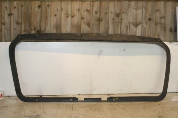 1994 MITSUBISHI PAJERO SHOGUN. BOOT TAILGATE GLASS TRIM SURROUND - Image 3