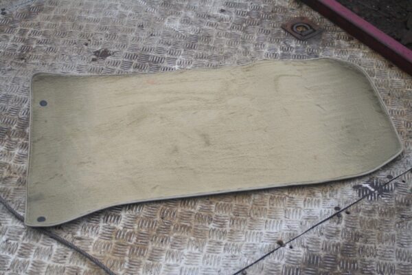 1989 MERCEDES 300E W124. FLOOR MAT DRIVER