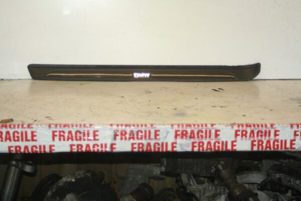 (95) 2010 BMW 1 SERIES E82. LOWER SILL COVER TRIM BMW KICK TRIM - Image 2